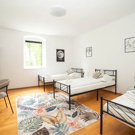 Living Apartment *