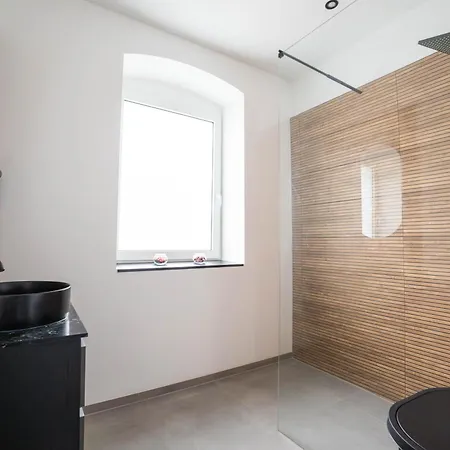 Living Apartment *